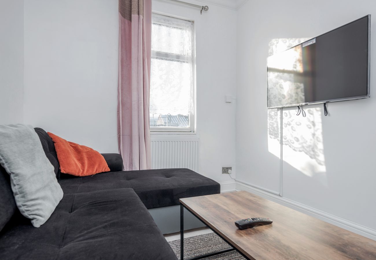 Apartment in Tilbury - Dock Road